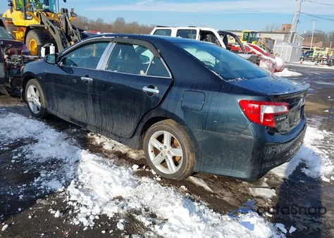 2013 Toyota Camry Se z USA, uszkodzony, nr VIN 4T1BF1FK5DU213199